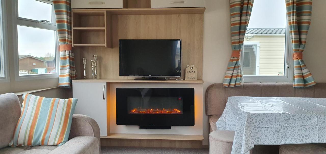 Ksr Hot Tub Holiday Home At Tattershall Lakes Экстерьер фото